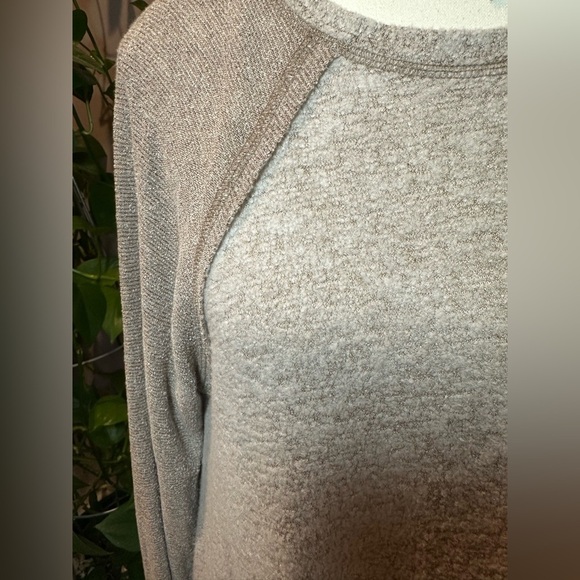 Cherish Light Gray Long Sleeve Women's Top Size L - Picture 11 of 11